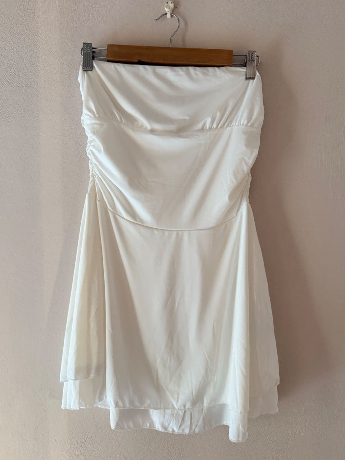 White strapless dress